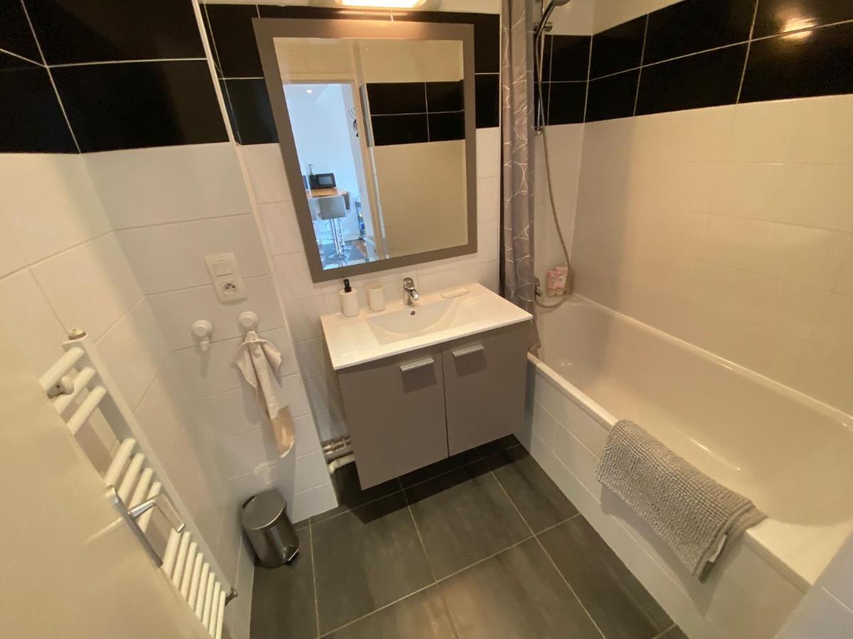 Appartement Spacieux Avec Balcon Et Parking بريست المظهر الخارجي الصورة